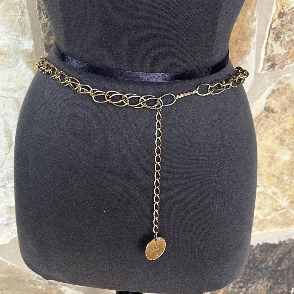 Vintage double gold tone chainlink 30” belt with British one penny pendant